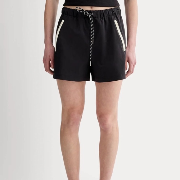 Everlane - THE ANYWHERE BARREL SHORT, Medium Black - Picture 3 of 8
